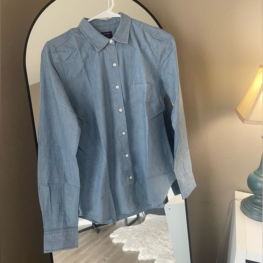 UNTUCKit 100% Cotton Women’s Size 4. New, never been worn.
